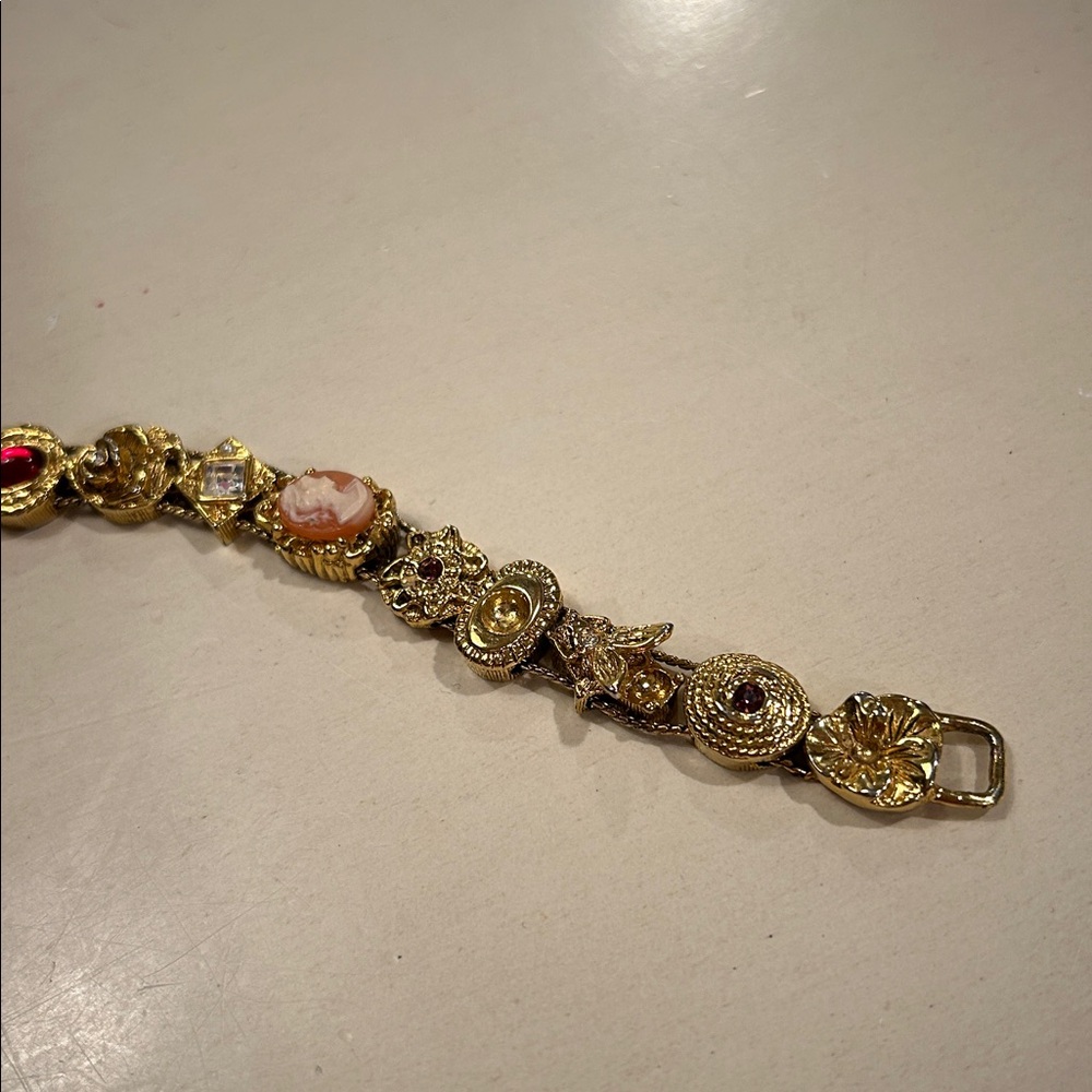 Gorgeous Vintage Victorian Revival Unsigned GOLDETTE Gold Slide Charm Bracelet - Picture 5 of 14